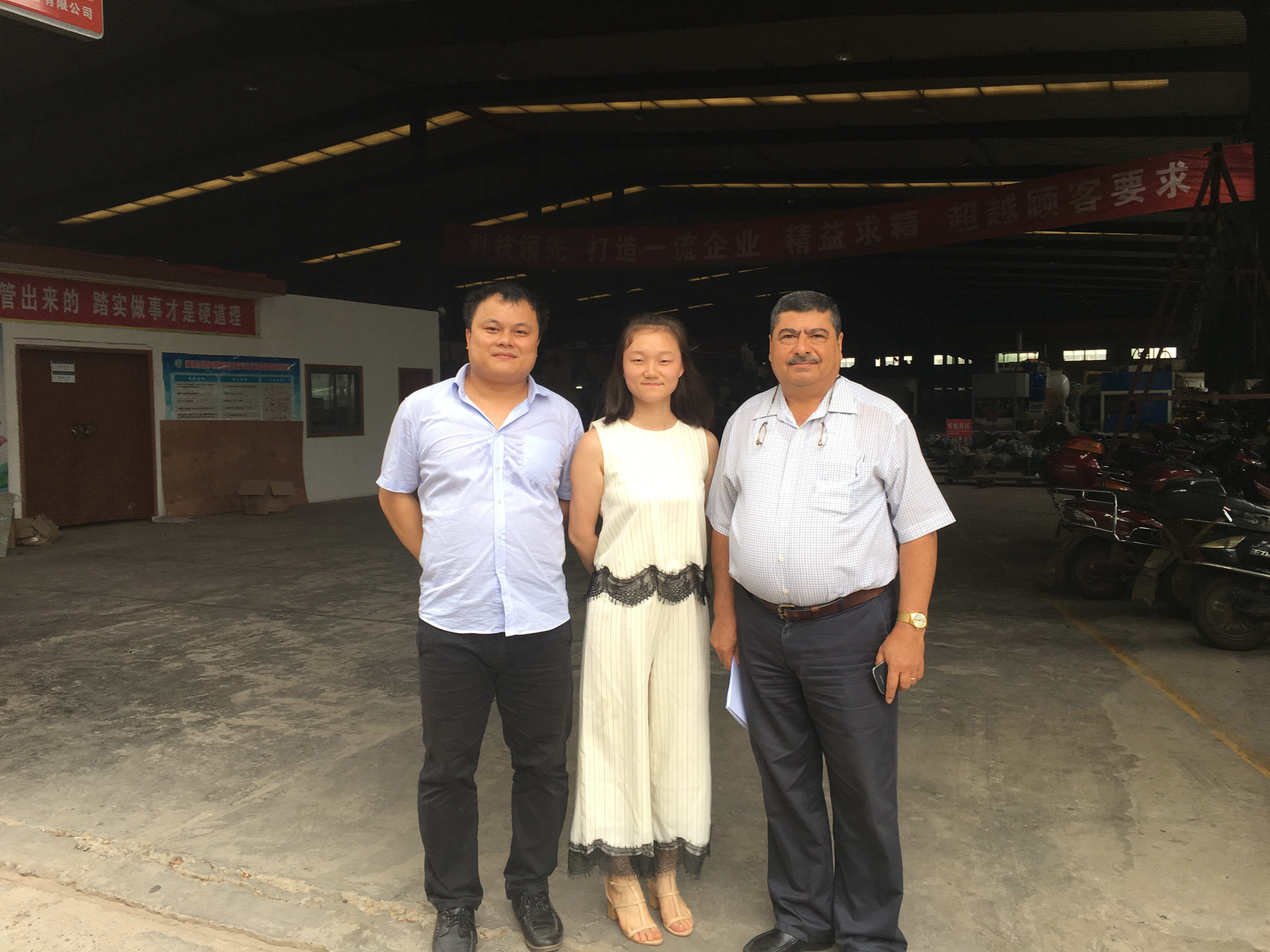 埃及客戶(hù)2000型蛋托生產(chǎn)設(shè)備客戶(hù)來(lái)訪